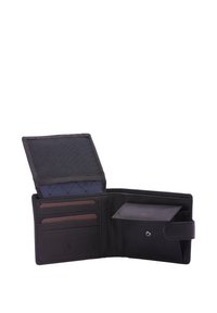 Portafoglio in pelle nera con superficie testurizzata. Presenta diversi scomparti per carte, una chiusura a pressione e una fodera interna a motivo.