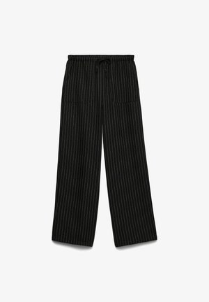 Pantalon noir à jambes larges avec fines rayures blanches verticales, taille élastique et poches plaquées devant avec cordon de serrage.