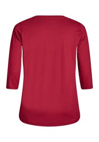 Punainen pitkähihaisen paita, jossa on pyöreä pääntie ja sileä, teksturoitu kangas. Ominaisuuksiin kuuluu rento leikkaus ja pyöristetty helma. Ei näkyvää brändäystä tai yksityiskohtia.