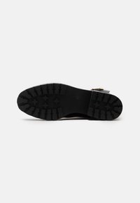 MICHAEL Michael Kors Šněrovací kotníkové boty - black