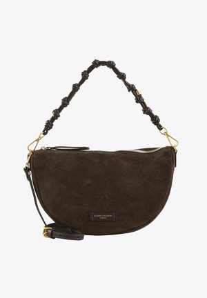 Sac à main demi-lune en daim marron foncé avec une anse en cuir nouée, des finitions dorées, une fermeture éclair et une étiquette portant l’inscription Gianni Chiarini Firenze.