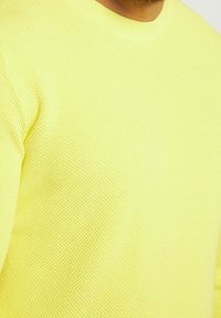 JP1880 Sweter