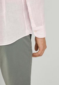 Hackett London GARMENT DYE  - Košeľa - pink
