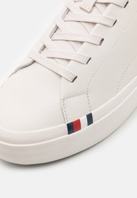 Tommy Hilfiger ELEVATED - Trainers - weathered white