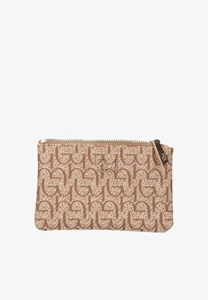 Piccola pochette rettangolare beige e marrone con motivo a fantasia, chiusura a zip dorata e dettaglio logo metallico sul davanti.