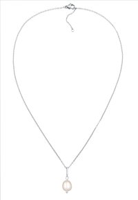 Sølv kæd necklace med en enkelt oval perlevedhæng, der har en glat overflade og et subtilt skær, fastgjort med en enkel metalkrog.