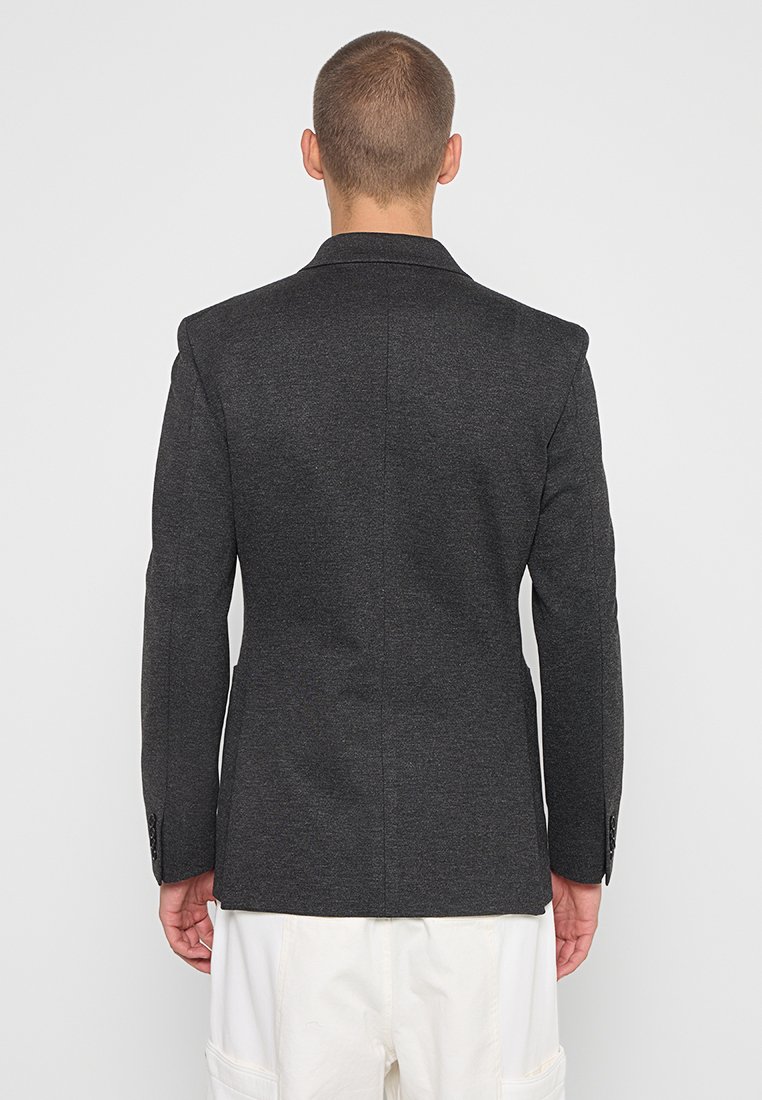 SLIM FIT
