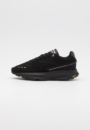 RACER LUX - Sneakers laag - triple black