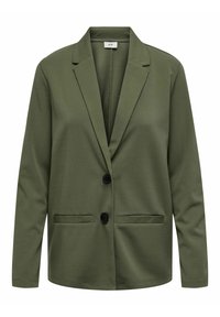 Zielona oliwkowa marynarka uszyta z gładkiego materiału, z klapami w kształcie litery V, dwiema przednimi kieszeniami oraz dwoma czarnymi guzikami do zapięcia.