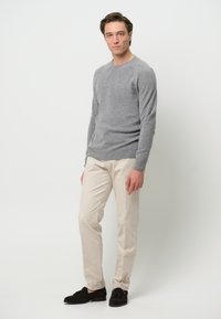 PROFUOMO Tygbyxor - sand