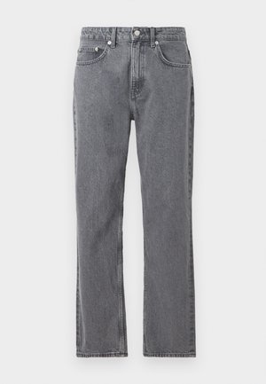 Jeans de mezclilla gris con un diseño de pierna recta, cinco bolsillos y cierre de botón. Presentan un sutil desgastado y costuras en contraste.