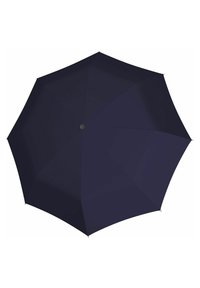 Marineblauer Regenschirm mit einem glatten Stoffschirm, achtteiliger Bauweise und einer runden Oberseite. Mit zentralem Hub und ohne sichtbare Beschläge.