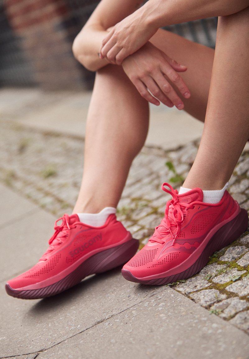 Saucony Scarpe da corsa su strada - Immagine 1