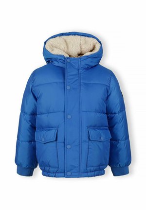 Blauwe gewatteerde jas met een capuchon, een voering van bont om de kraag, twee voorzakken en ribbels aan de mouwen. Het materiaal lijkt glad met een glanzende afwerking.