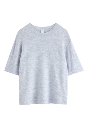 Ljusblå kortärmad tröja i mjukt, strukturerat tyg. Har en rundad halsringning och ribbad nederkant. Enkel, minimalistisk design.