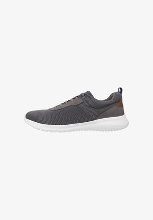 Dunkelgrauer Sneaker aus Strickstoff mit weißer Sohle, Schnürverschluss und braunem Fersenpatch mit blauem Laschenband.