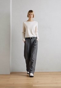 Thumbnail Image 2