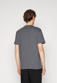 Calvin Klein CUT THROUGH LOGO - T-shirts med print - iron gate