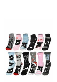 Collezione di 12 calzini alla caviglia con design di gatti, in vari colori tra cui grigio, nero, rosa e blu, con motivi e testi giocosi.