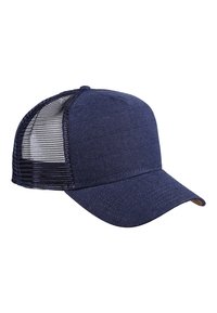 Gorra trucker de color azul marino con frontal estructurado, parte trasera de malla y visera curvada. Presenta una tela texturizada y una costura bordada a lo largo de la corona.