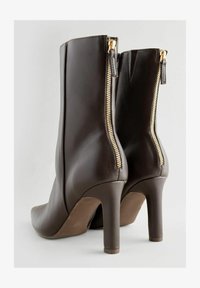 Non selezionato, mottled brown