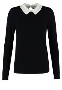 Svart tröja med långa ärmar, rund halsringning och en vit spetskrage. Slät textur, figursydd design och inga synliga dekorationer.