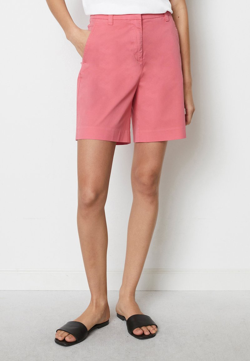 Marc O'Polo CHINO DETAILS FRENCH POCKETS - Shorts - melon red