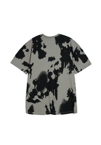 Przestronna koszulka w kolorze szarym z bawełny z czarnym abstrakcyjnym wzorem tie-dye. Krótkie rękawy, okrągły dekolt i prosty dół.