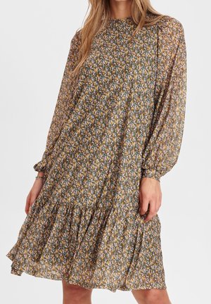 Bloemrijk jurk met lange mouwen, een hoge halslijn en een gelaagde zoom. Gemaakt van lichtgewicht stof in een multicolore bloemenpatroon.