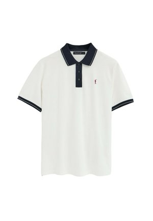 Weißes kurzärmeliges Poloshirt mit schwarzem Kragen und Ärmelsäumen, drei Knöpfen und kleinem roten Polo-Spieler-Logo auf der Brust.