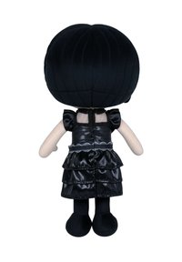 Poupée noire avec une tête ronde texturée et une robe à volants en couches, ornée d'accents en satin et en mesh. Chaussures souples non amovibles.