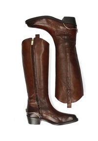 Stivali marroni in pelle alti fino al ginocchio con cerniera laterale, tacco basso e cuciture decorative lungo la schiena. Texture liscia e design elegante.