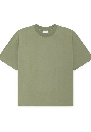 Μπλουζάκι από βαμβάκι σε ελιά πράσινο με στρόγγυλη λαιμόκοψη και κοντά μανίκια, με άνετη εφαρμογή και χωρίς ορατά λογότυπα ή σχέδια.