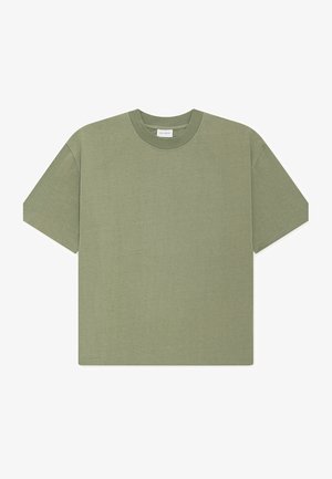 Μπλουζάκι από βαμβάκι σε ελιά πράσινο με στρόγγυλη λαιμόκοψη και κοντά μανίκια, με άνετη εφαρμογή και χωρίς ορατά λογότυπα ή σχέδια.
