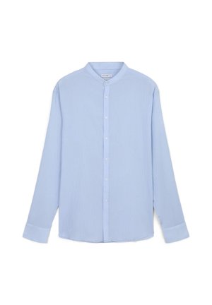 Camicia a maniche lunghe azzurro chiaro con colletto a band, chiusura con bottoni e tessuto morbido e testurizzato. Presenta un orlo arrotondato e polsini con bottoni.