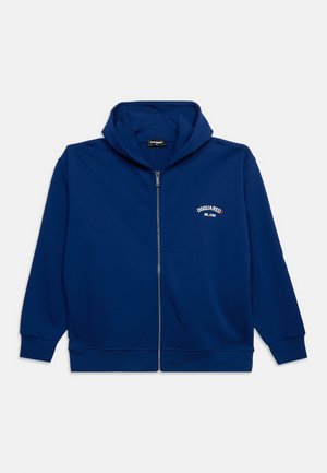 Marineblå hettejakke med glidelås, frontlommer, lange ermer og «DSQUARED2 MILANO»-logo på venstre bryst.