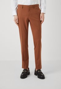 Isaac Dewhirst THE FASHION SUIT SET - Odijelo - dark caramel