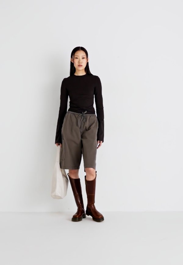 VIOLET - Long sleeved top3