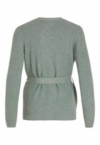 Cardigan à manches longues côtelé en maille douce vert clair. Il présente une taille nouée et des détails subtils au dos et aux manches.