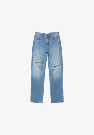 Jean en denim bleu clair à taille haute avec des déchirures sur les deux jambes, posé à plat sur un fond blanc.