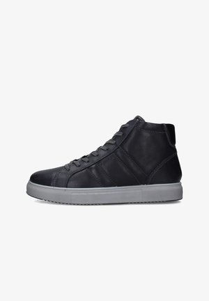 Sneaker alta nera in pelle, con suola in gomma grigia, caratterizzata da una finitura liscia, design minimalista e dettagli di cucitura a contrasto.