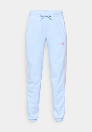 Pantalones de chándal azul claro con cintura ajustable por cordón, puños acanalados y rayas laterales rosas con el logo de Adidas en colores a juego.