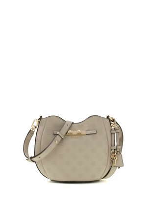 Sac à main beige Guess avec motif embossé, bandoulière réglable, ferrures dorées et pendentif décoratif en forme de clé sur le côté.