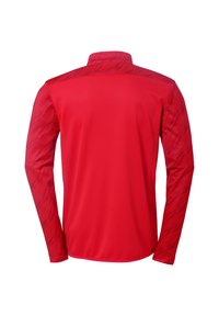 Rotes langärmliges Shirt mit hohem Kragen, das ein strukturiertes Muster an den oberen Ärmeln und eine glatte Vorder- und Rückseite aufweist. Aus Polyester gefertigt.