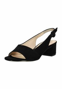 Zwarte suède slingback hakken met een open teen, uitgerust met een brede vamp en een kleine blokhak. Een ronde knoopaccent is aanwezig op de riem.