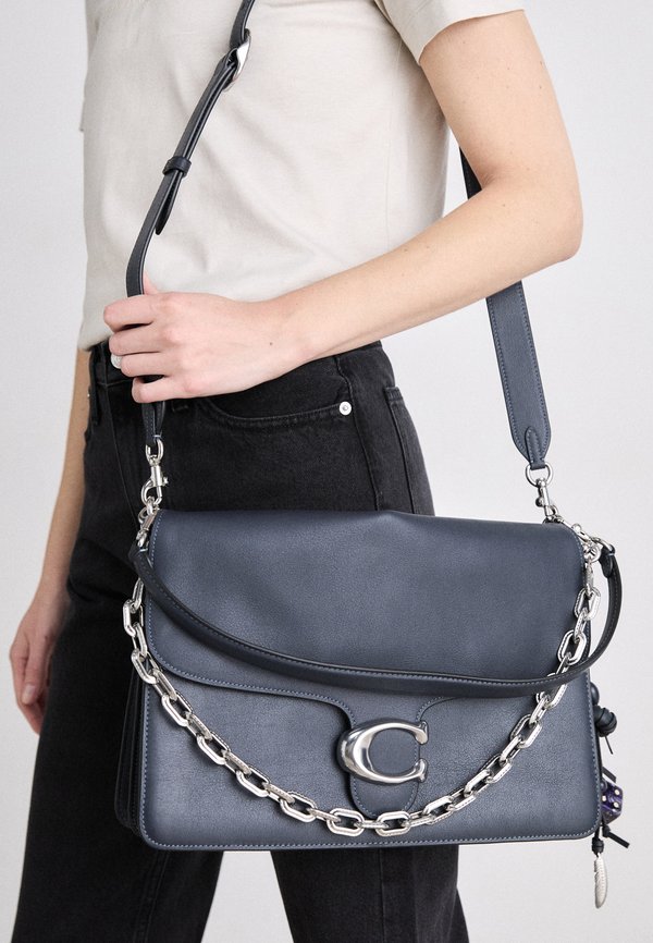 CHAIN SHOULDER BAG WITH CHARM DETAIL - Handbag4