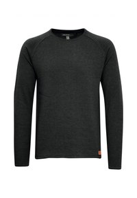 Pull-over à manches longues gris foncé en tissu côtelé, doté d'un col rond et d'un petit patch logo sur le bas à gauche.