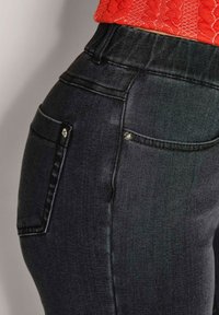 Niet geselecteerd, black denim