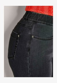 Unausgewählt, black denim
