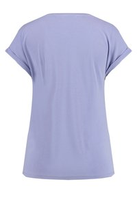 Lila t-shirt met korte mouwen en omgerolde mouwen, ronde halslijn, zachte katoenen stof en een relaxte pasvorm. Gladde textuur en effen kleur.